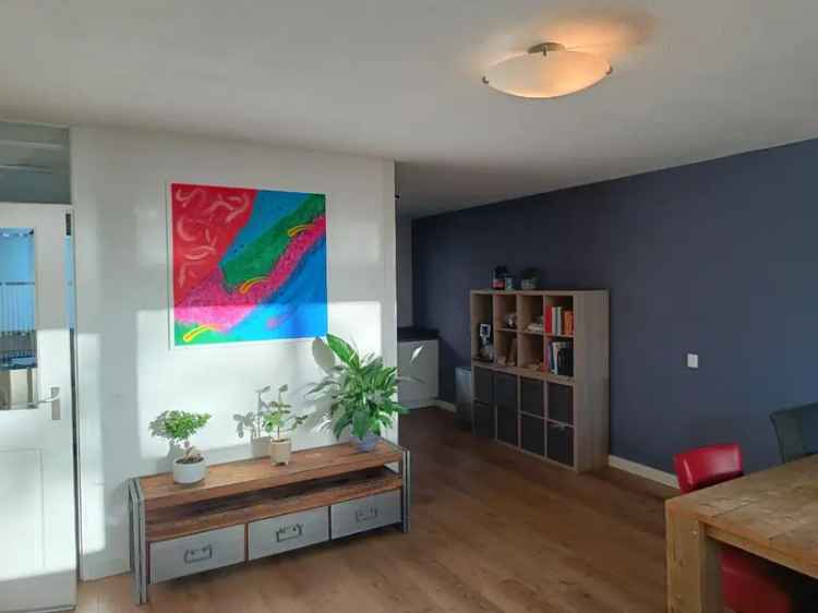 Room in Bright and Renovated Apartment