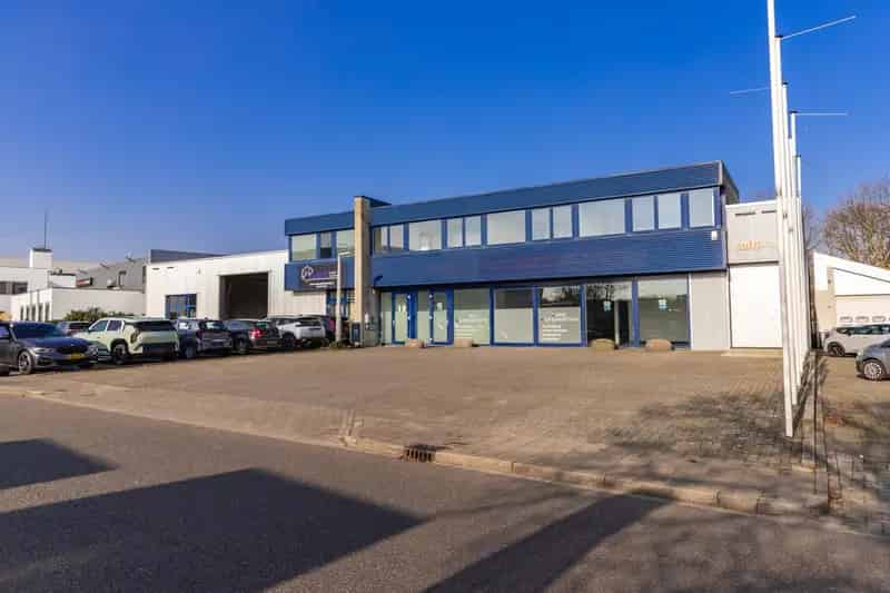 Bedrijfshal Geleen te Huur Showroom Kantoorruimte