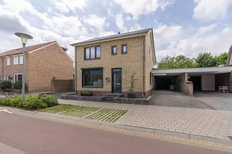 Vrijstaande woning Venray - Instapklaar met royale garage en tuin