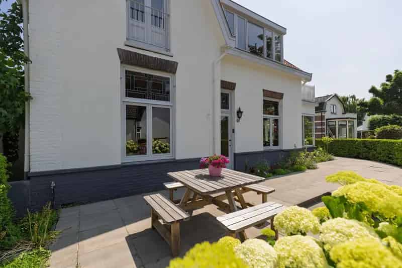 Vrijstaande Villa Bussum 6 Kamers Tuin Gastenverblijf
