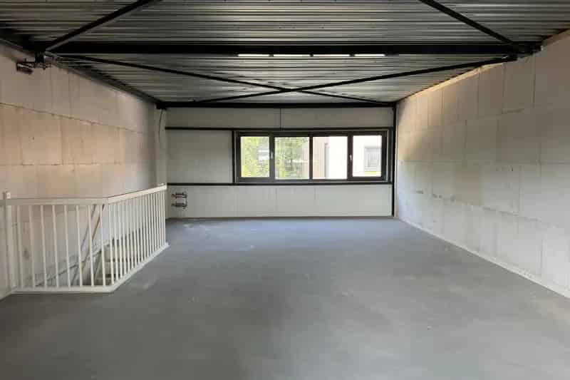 Bedrijfshal te koop Soesterberg - Moderne unit met kantoorruimte