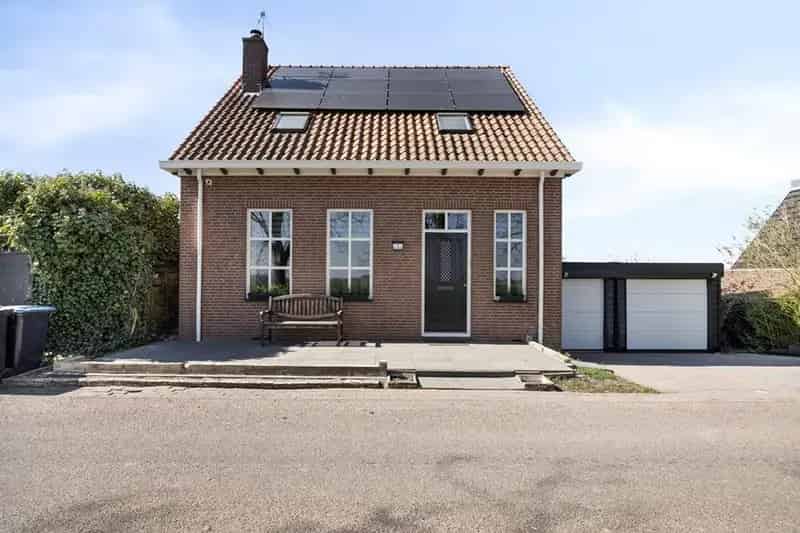 Vrijstaand huis met schuur en tuin Dinteloord Energielabel A+