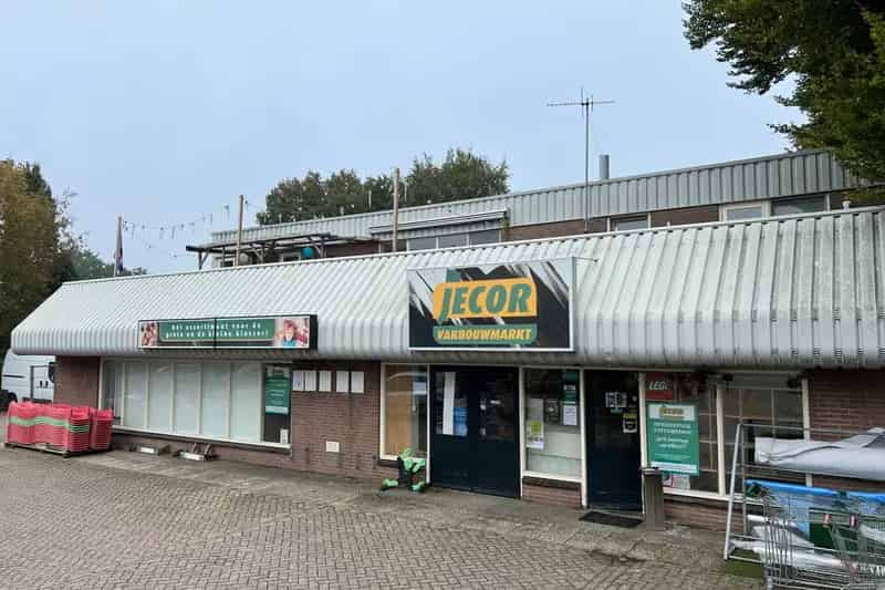 Winkelruimte en Magazijn te Huur Putten 1564m²