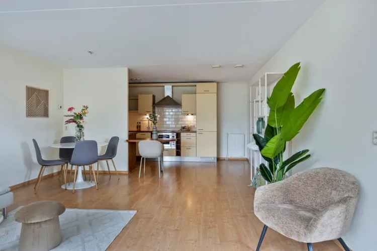 Appartement te koop Oosterhout: Ruim, 2 slaapkamers, Loggia, Garage