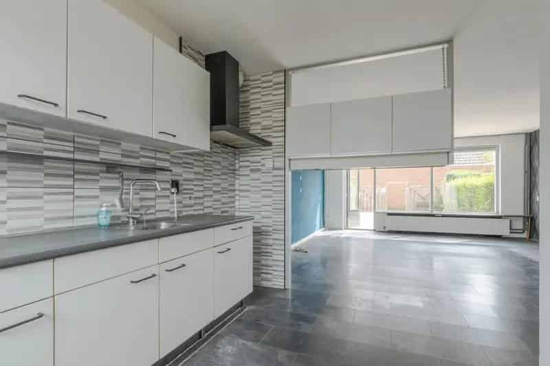 Ruime Tussenwoning 122m² te IJsselmonde  5 Slaapkamers