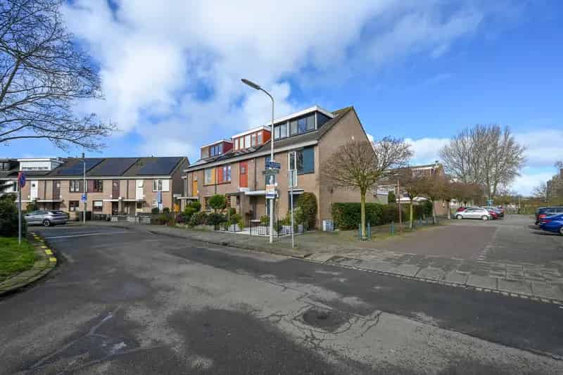 Huis te koop Houtwijk 4 slaapkamers grote tuin