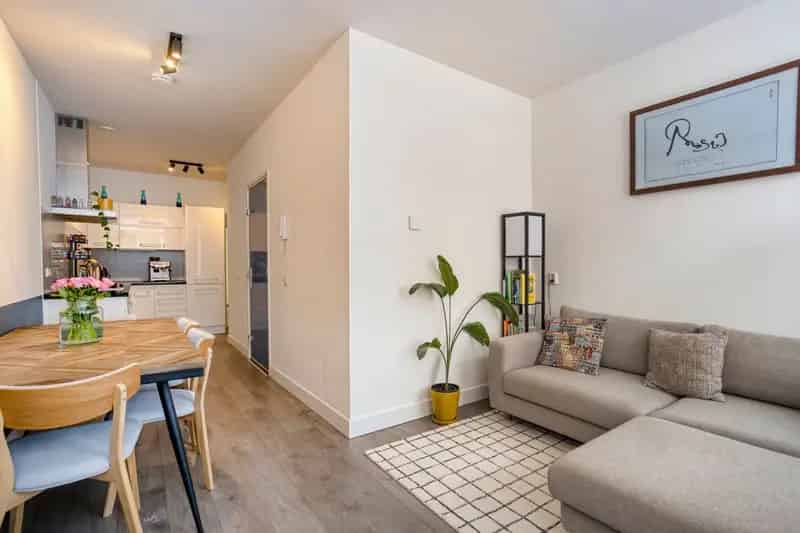 Amsterdam Staatsliedenbuurt: 2-kamerappartement 41m² met balkon