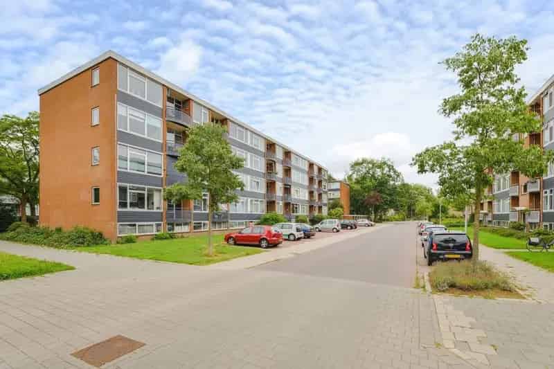 Te Huur: Modern 4-Kamer Appartement met 2 Balkons