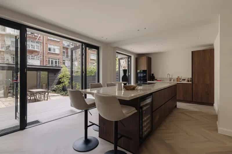 Amsterdam Zuid: Luxe Dubbel Benedenhuis 4 Slaapkamers Grote Tuin
