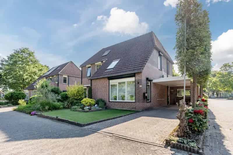 Te koop: Ruime Twee Onder Een Kapwoning in Lichtenvoorde