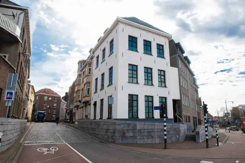Horecaruimte en Bovenwoning Roermond te Koop Huur