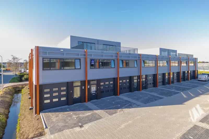 Bedrijfshal Roelofarendsveen te koop