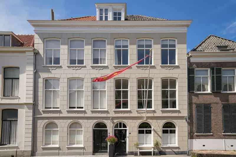 Herenhuis te koop Zaltbommel 5 slaapkamers Gemeentelijk monument
