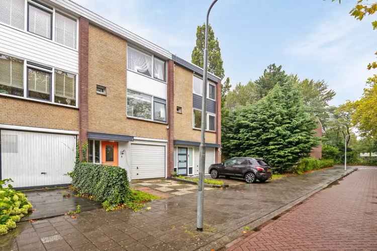 Ruime Drive In woning Zaandam 4 slaapkamers 2 badkamers