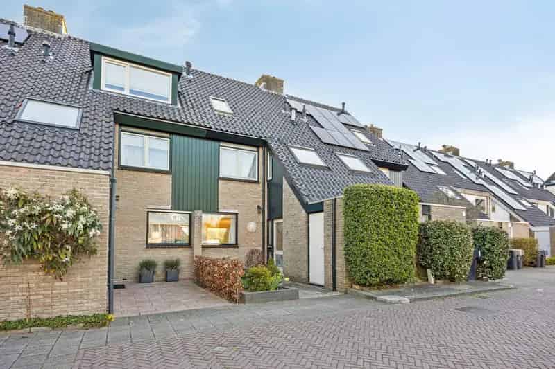 Huis te koop Voorschoten 5 slaapkamers ruime tuin