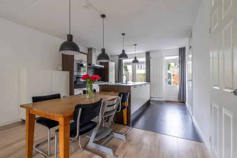 Moderne gezinswoning te koop Oegstgeest 113m2 3 slaapkamers zonnige tuin
