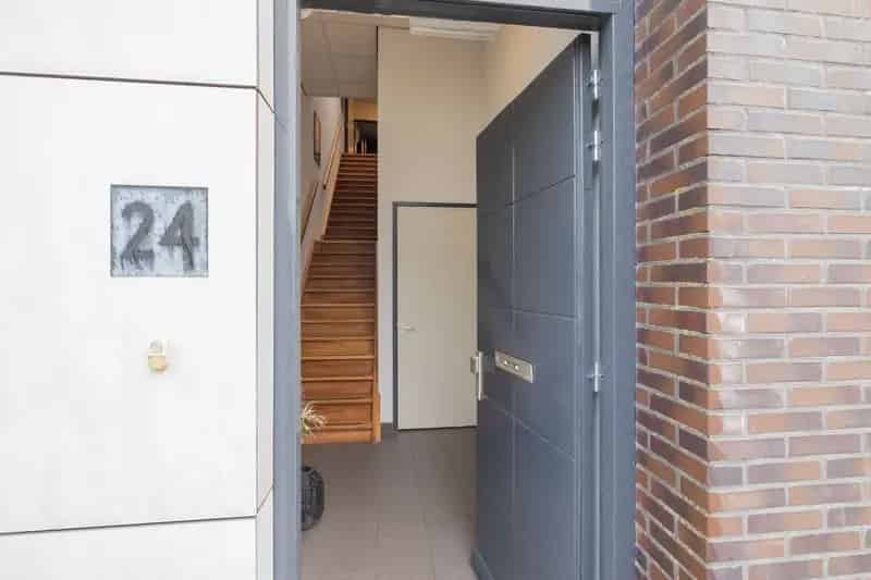 Bedrijfshal te Huur Lisse 258m² Kantoor Opslag Showroom
