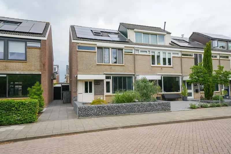 Ruim hoekhuis Alblasserdam 5 slaapkamers moderne keuken en badkamer