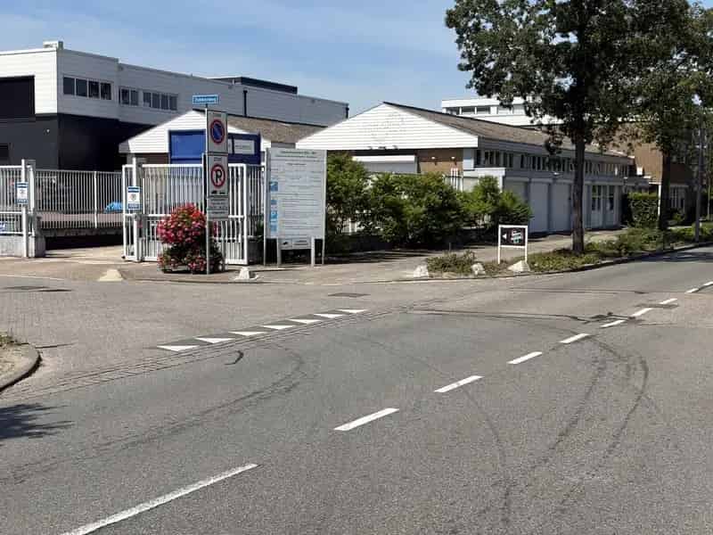 Bedrijfshal Hoek van Holland te Koop - 1875m² met Buitenterrein
