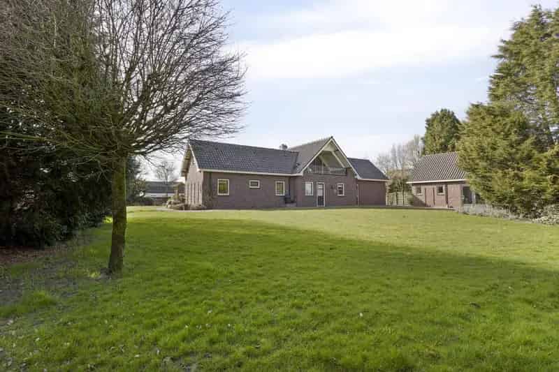 Vrijstaande Semi-bungalow Herveld Ruime Tuin Garage Bijgebouw