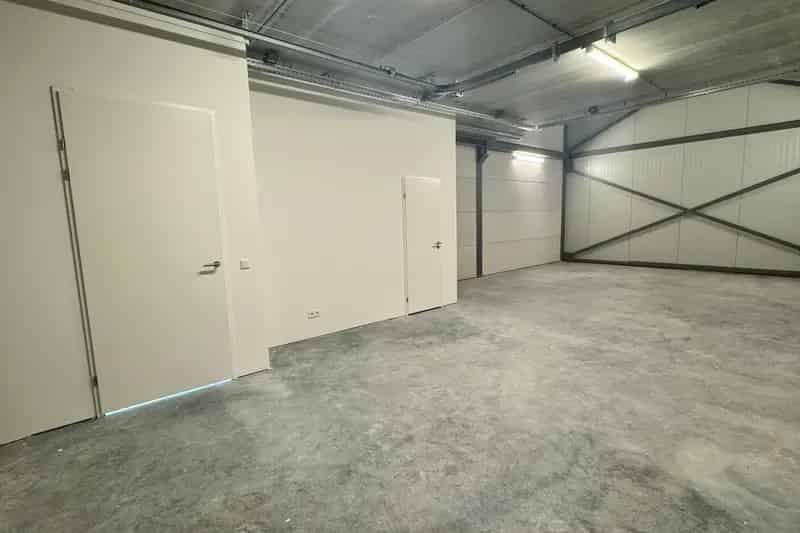 Bedrijfshal Almere 122m² te huur