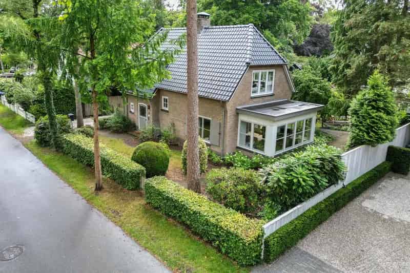 Huis te koop Callunalaan Apeldoorn: Luxe villa met kantoor en tuin