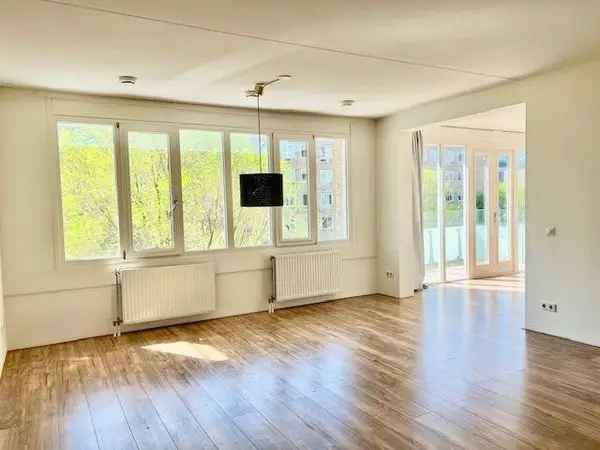 3 Slaapkamers Ruim Appartement 90m2 Zonnig Balkon
