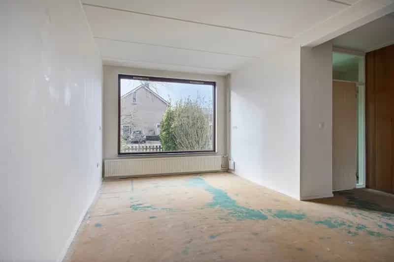 Royale Tussenwoning met 4 Slaapkamers te Moderniseren