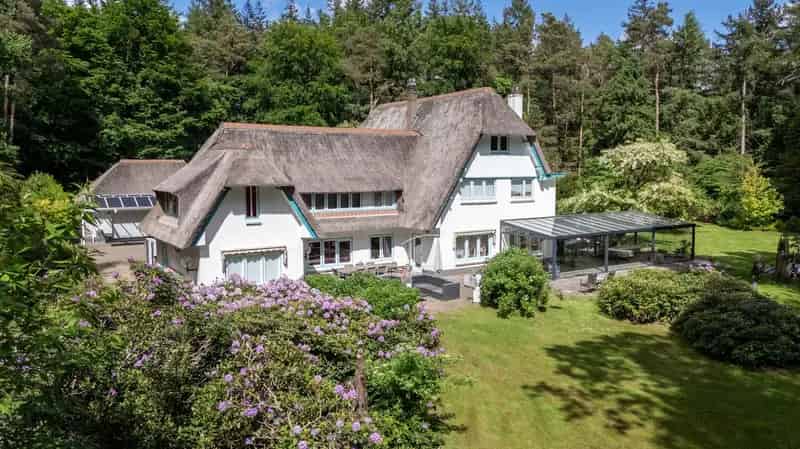 Villa te koop: Ruime dertiger jaren villa met 15 kamers en vele extra's