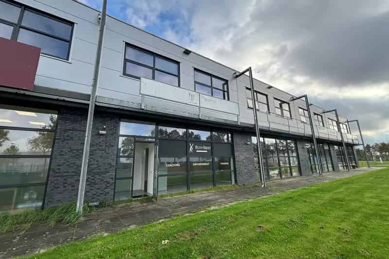Bedrijfshal te Huur Emmeloord 150m2 Kantoor 75m2