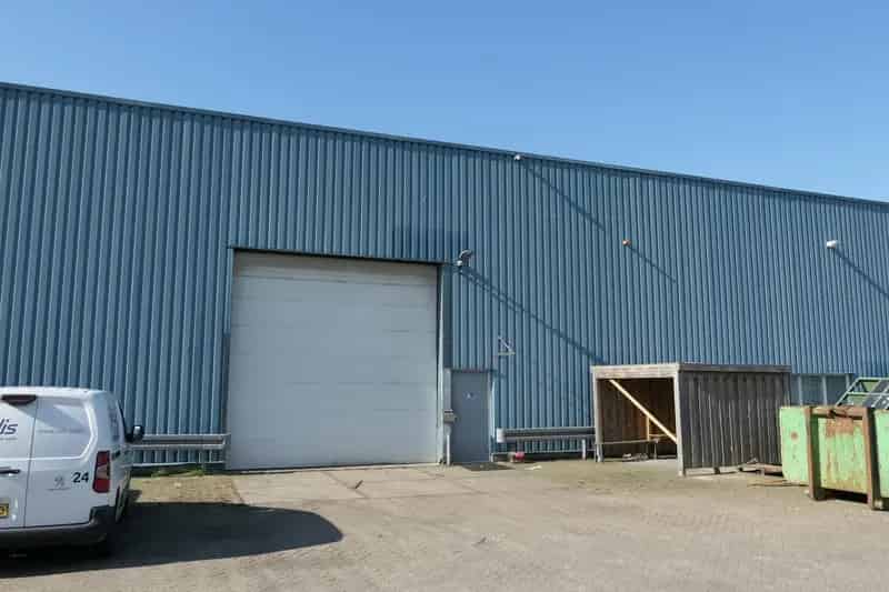 Bedrijfshal te Huur Hoogeveen 1020m2 Kraanbanen