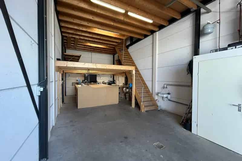 Bedrijfshal te Huur Hoek van Holland 150m2