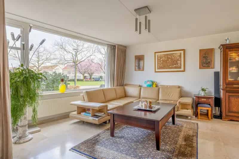 Huis te koop Veghel: Ruime gezinswoning met zwembad