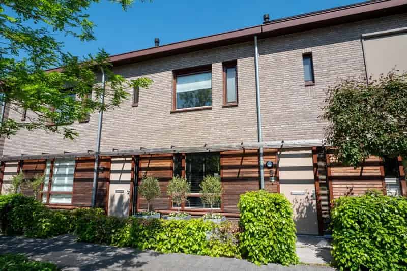 Huis te koop Tilburg Reeshof: Ruime 4-kamer woning met tuin