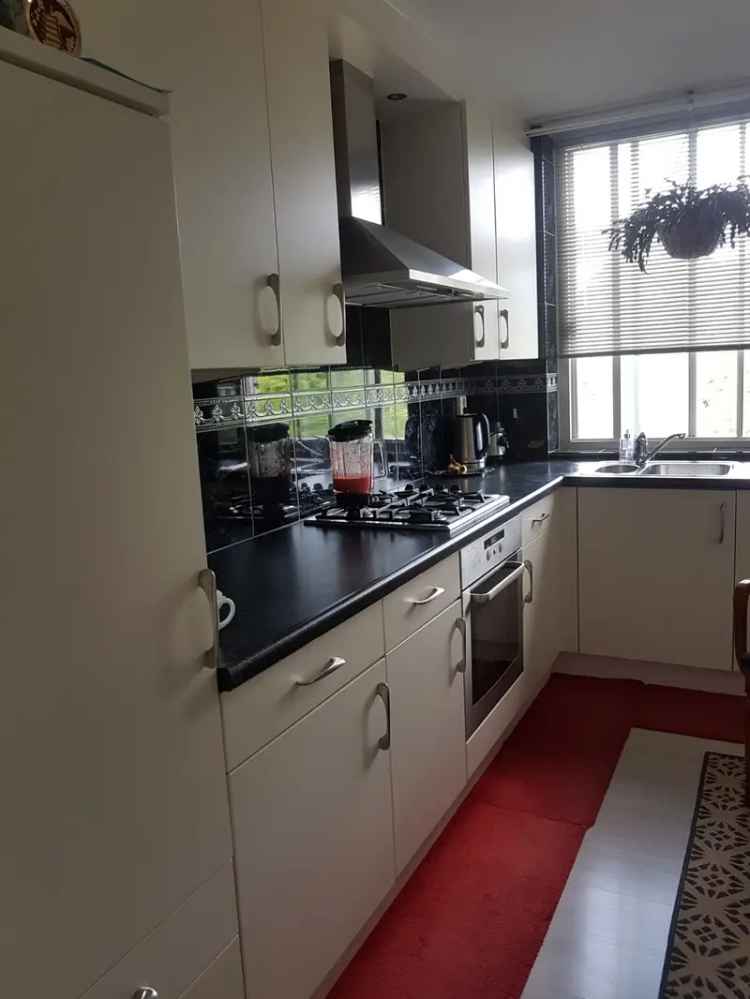 Kamer te Huur Nette Dame Werkzaam Gemeubileerd