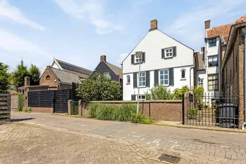 Herenhuis Lage Zwaluwe: 290m2, Gerenoveerd, Tuin, Authentieke Details