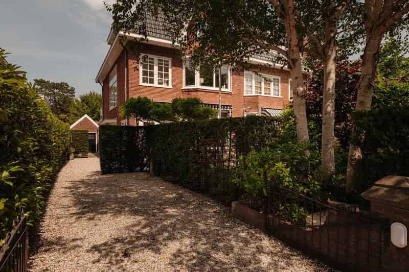 Halfvrijstaand Huis Overveen 5 slaapkamers 2 badkamers tuin garage