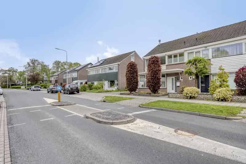 Te Koop: Ruime 4 Slaapkamers Twee Onder Een Kapwoning Almelo