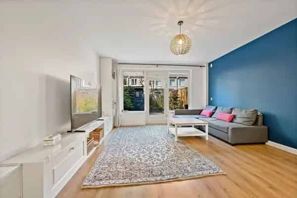 Ruime 4 Slaapkamers Houtwijk Hoekwoning 122m2