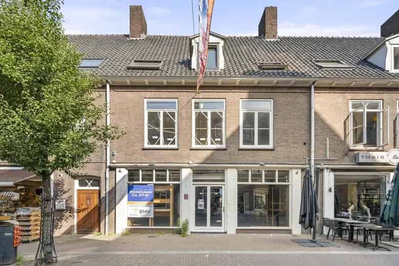 212m2 Winkelruimte met Bovenwoning te Koop Wageningen