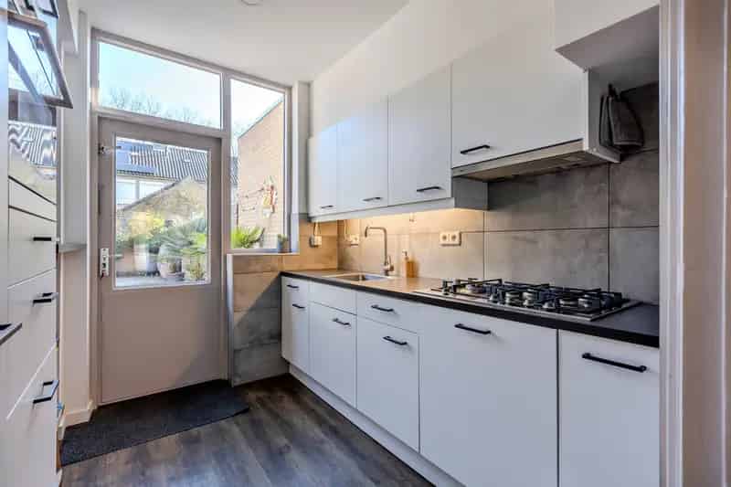 Luxe Hoekwoning Breda 4 slaapkamers Tuin Overkapping