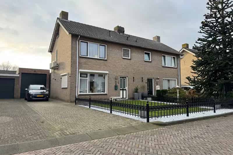 Te koop: Ruime 2-onder-1-kapwoning met garage en 14 zonnepanelen