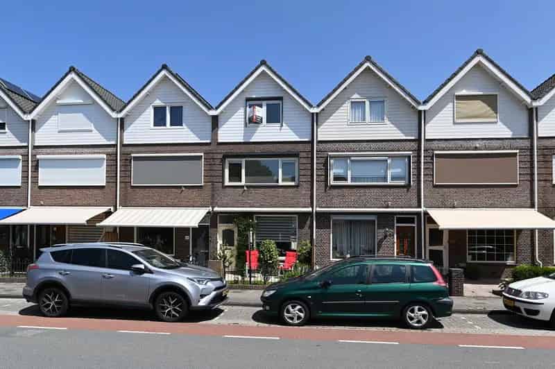 Huis te koop Leidschendam: 5 kamer drie laags woning