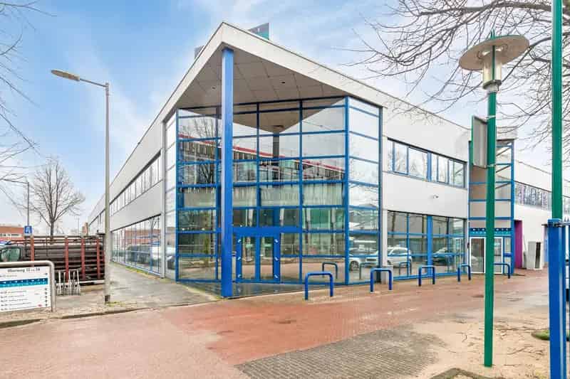 Kantoorruimte Amsterdam Noord te huur: 665m² kantoor 179m² hallen