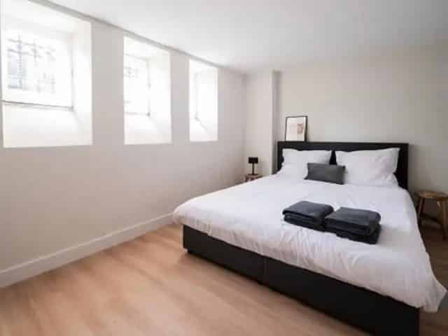 Nijmegen Canisiushof Loft begane grond: moderne keuken ensuite badkamer