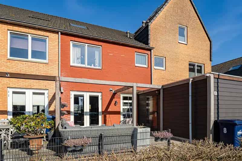Huis te koop Den Haag: Ruime 5 kamer woning aan het water