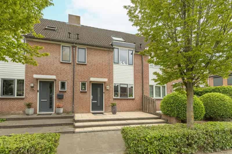 Ruime Tussenwoning met 4 Slaapkamers te Koop in Etten-Leur
