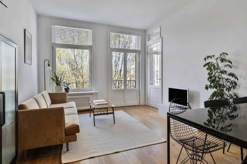 Licht appartement Amsterdam met vrij uitzicht en groene omgeving