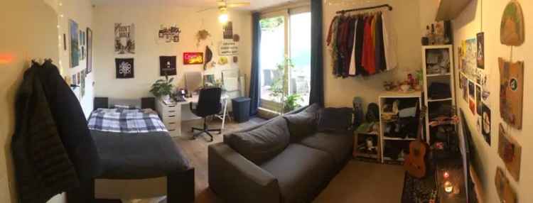 Room in international student house