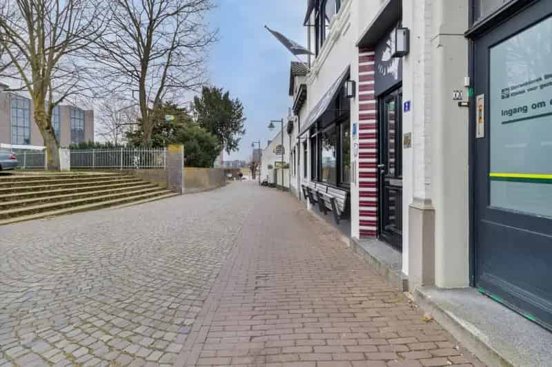 Bedrijfsruimte met Bovenwoning te Koop Helling 1 Venlo